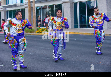 Bolivianische Amerikaner beteiligt sich an der Parade Helldorado Tage statt in Las Vegas Nevada Stockfoto