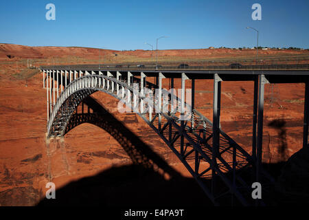 Glen Canyon Brücke über den Colorado River unterhalb Glen-Schlucht-Verdammung, in der Nähe von Page, Arizona, USA Stockfoto