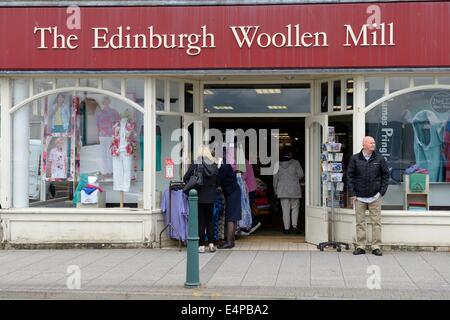 Der Edinburgh Woollen Mühle Shop in Oban, Schottland Stockfoto