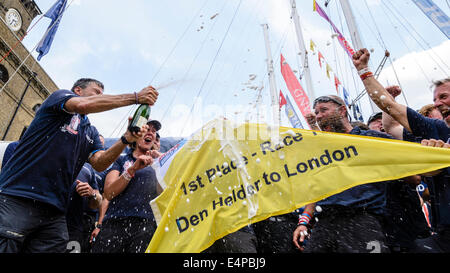 London, UK, 07.12.2014: weltweit längsten und härtesten Ozean Ausdauer Herausforderung endet in London mit einer Parade von Segeln. 270 inter Stockfoto