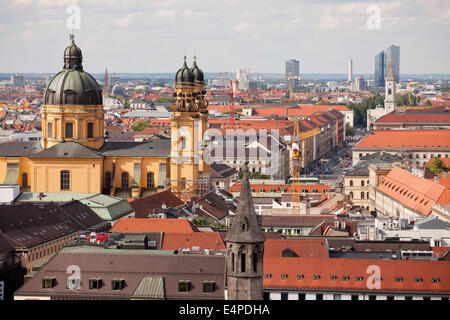 Theatine Kirche und die Dächer von München, Upper Bavaria, Bavaria, Germany Stockfoto