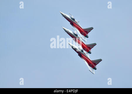 Formationsflug der Patrouille Suisse mit der Northrop F-5E Tiger II, Lake Festival 2014, Kanton Zug, Schweiz Stockfoto