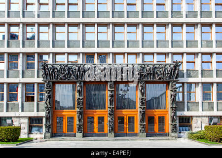 Slowenische Parlament mit dem Portal designed by Zdenko Kalin und Karel Putrih, Ljubljana, Slowenien Stockfoto