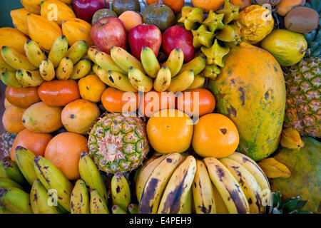 Verschiedene tropische Früchte, Früchte zum Verkauf, Peru Stockfoto