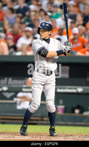 New York Yankees Recht Fielder Ichiro Suzuki (31) Fledermäuse im zweiten Inning gegen die Baltimore Orioles im Oriole Park at Camden Yards in Baltimore, MD am Sonntag, 13. Juli 2014. Er flog heraus, Mittelfeld, die Mannschaftskameraden zu beenden. Bildnachweis: Ron Sachs / CNP Stockfoto