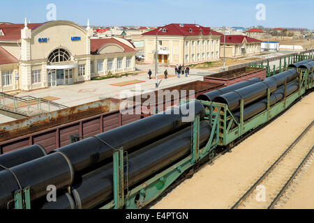 Trainieren Sie, Fracht, Bahn, Fracht, Plattform, Bahnhof, Bahn, Eisenbahn, Transport, Industrie, Transport, Metall, Stahl, Linien, shi Stockfoto