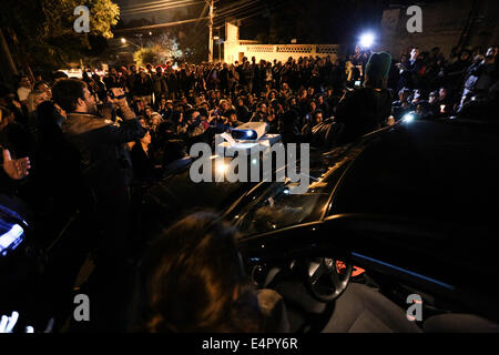 Sao Paulo, Brasilien. 15. Juli 2014. Die Palästinenser mit Wohnsitz in Brasilien und anderen Unterstützern Kerzen in Unterstützung für das palästinensische Volk in Sao Paulo, Brasilien. Die Vigil wurde organisiert von den Palästinensern und anderen Unterstützern mit Wohnsitz in Brasilien die Israelis kontinuierliche Stampfen im Gaza-Streifen zu verurteilen. Bildnachweis: Tiago Mazza Chiaravalloti/Pacific Press/Alamy Live-Nachrichten Stockfoto