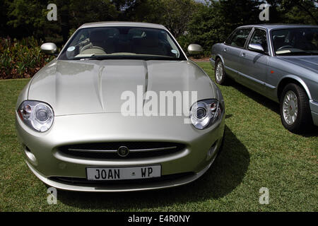 Gold Jaguar XK Luxus grand tourer Stockfoto