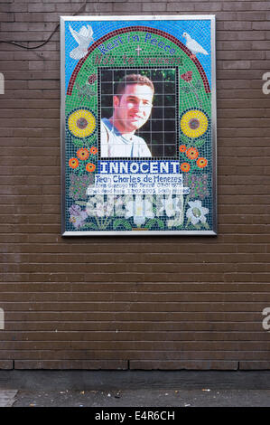 Denkmal-Mosaik, Jean Charles de Menezes erschossen von der Polizei am u-Bahnstation Stockwell im Juli 2005. Stockfoto