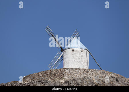 Traditionelle spanische Windmühle in Castilla-La Mancha, Spanien Stockfoto