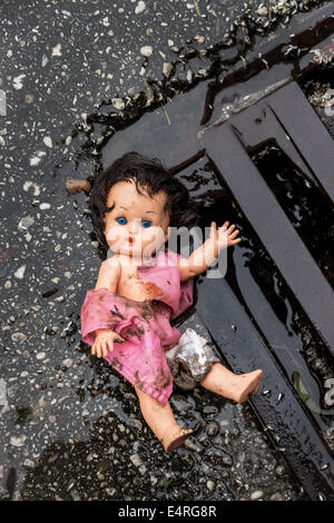 Misshandlung von Kindern als symbolische Foto. Kindesmissbrauch und macht in der Familie, Misshandlung von Kindern als Symbolfoto. Art Stockfoto