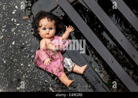 Misshandlung von Kindern als symbolische Foto. Kindesmissbrauch und macht in der Familie, Misshandlung von Kindern als Symbolfoto. Art Stockfoto