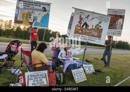 Anti-Mormone Christen protestieren gegen Hügel Cumorah, Palmyra, New York State Stockfoto