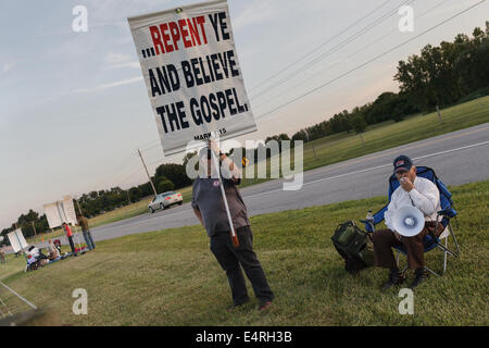 Anti-Mormone Christen protestieren gegen Hügel Cumorah, Palmyra, New York State Stockfoto