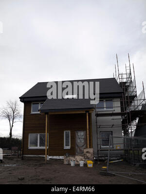 Ein fast komplett neues Build Haus mit Holz Faszie. Stockfoto