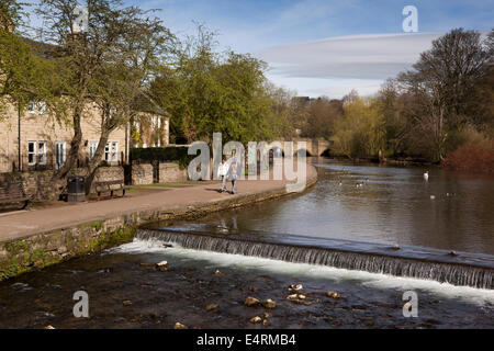 UK, Derbyshire, Peak District, Bakewell, River Wye Wehr Stockfoto