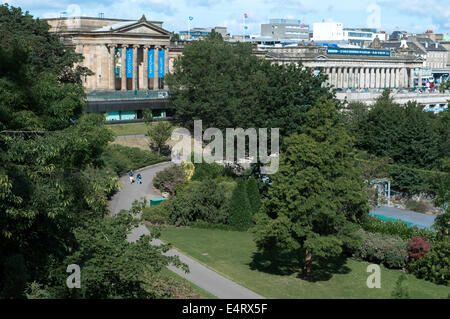 Edinburgh Princes Street Gardens. Scottish National Gallery im Hintergrund Stockfoto