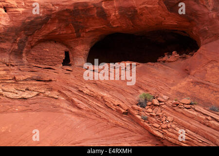 Baby Haus Ruinen, Anasazi Cliff dwelling, Mystery Valley, Monument Valley, Navajo-Nation, Arizona, USA Stockfoto