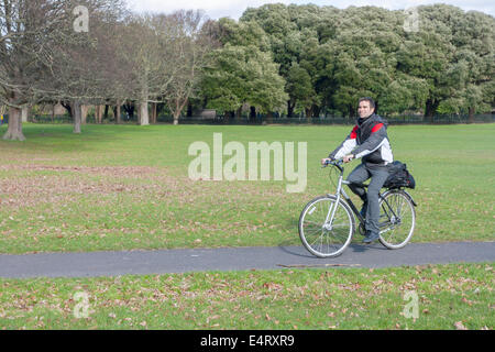 Radfahrer in der Phoenix-Park, Dublin Stockfoto