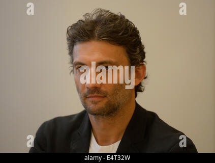 Deutscher Tenor Jonas Kaufmann besucht eine Pressekonferenz vor dem internationalen Musik Festival Cesky Krumlov in Prag, Tschechische Republik, auf Mittwoch, 16. Juli 2014. (CTK Foto/Michal Krumphanzl) Stockfoto