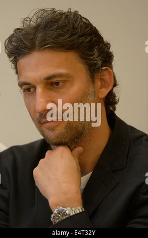 Deutscher Tenor Jonas Kaufmann besucht eine Pressekonferenz vor dem internationalen Musik Festival Cesky Krumlov in Prag, Tschechische Republik, auf Mittwoch, 16. Juli 2014. (CTK Foto/Michal Krumphanzl) Stockfoto