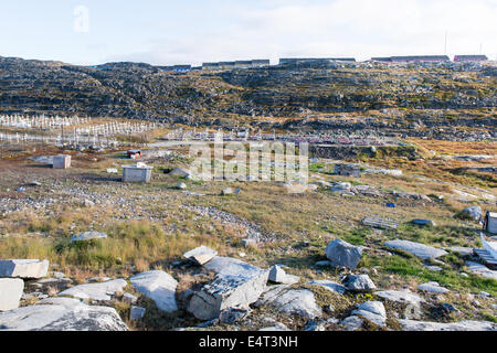 Friedhof oder Friedhof in aasiaat in Grönland mit weisse Kreuze Stockfoto