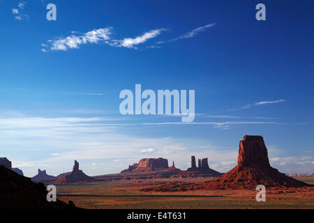 Blick vom Künstler Punkt, Monument Valley, Navajo-Nation, Utah und Arizona Grenze, USA Stockfoto