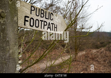 Öffentlichen Fußweg, Sutton Heath, Suffolk, UK. Stockfoto