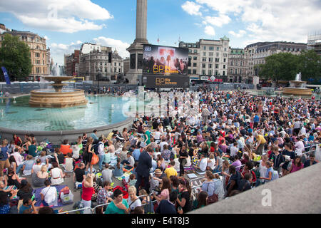 15.07.2014 London, UK - BP Sommer Bildschirme, live-Vorführung von La Boheme aus der Royal Opera House Trafalgar Square Stockfoto