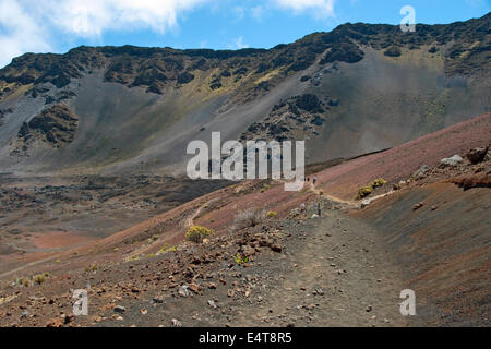 Haleakala Krater mit Wanderwegen im Haleakala National Park auf der Insel Maui Hawaii-panorama Stockfoto