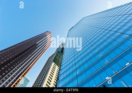 Niedrigen Winkel Ansicht von Wolkenkratzern, Toronto, Ontario, Kanada Stockfoto