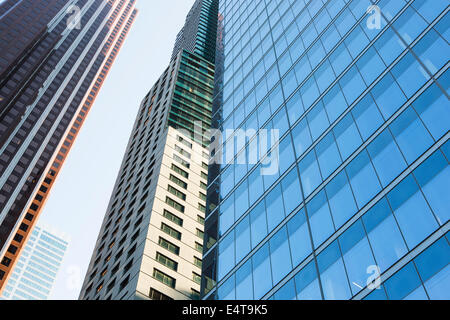 Niedrigen Winkel Ansicht von Wolkenkratzern, Toronto, Ontario, Kanada Stockfoto