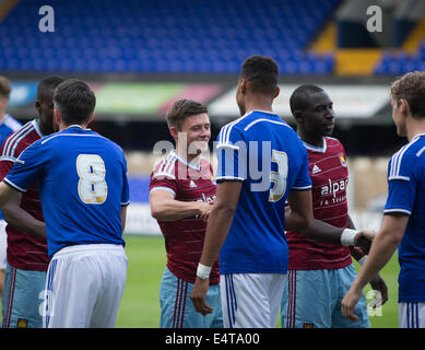 Ipswich, UK. 16. Juli 2014. Vorsaison-freundlich. Ipswich Town im Vergleich zu West Ham United. Aaron Cresswell von West Ham United kehrt zu seinem alten Verein Ipswich Town. © Aktion Plus Sport/Alamy Live-Nachrichten Stockfoto