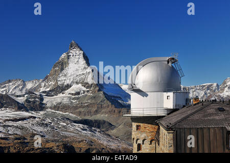 Sternwarte Gornergrat und Hotel mit Matterhorn, Zermatt, Alpen, Wallis, Schweiz Stockfoto