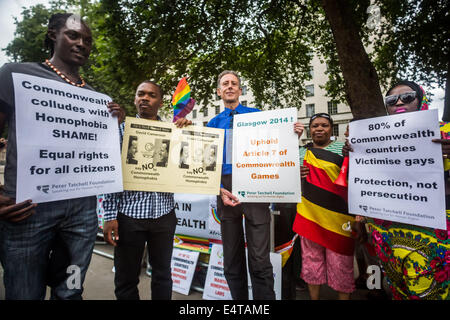 London, UK. 16. Juli 2014. London: Commonwealth Games protestieren gegen Homophobie vor Downing Street Credit: Guy Corbishley/Alamy Live News Stockfoto