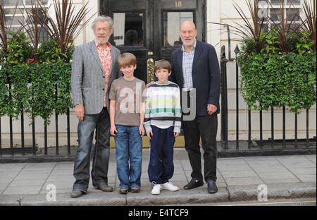 London, UK. 29. April 2009. Sir Ian Mckellen und Patrick Stewart zu einem Fototermin für das Westend Stück warten auf Godot in The Theatre Royal Haymarket besuchen. © Ferdaus Shamim/ZUMA Draht/Alamy Live-Nachrichten Stockfoto