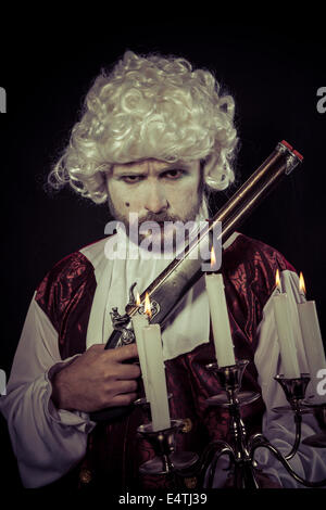 Duell, Mann des neunzehnten Jahrhunderts, Kronleuchter mit Kerzen Stockfoto