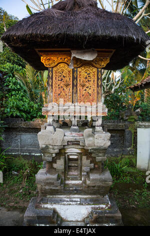 Bali, Indonesien.   Schrein, ein Vorfahre in einem hinduistischen Balinesen Dorf Familie Verbindung. Stockfoto