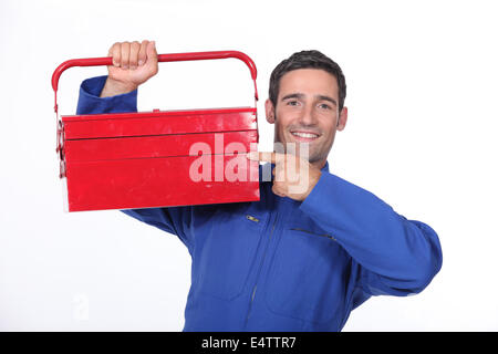 Mann zeigte auf seiner toolbox Stockfoto