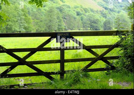 private keine Zufahrtstor auf Derbyshire Ackerland England uk Stockfoto
