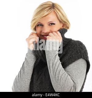 Schöne junge Frau in Wintermode Stockfoto