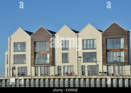 Moderne Riverside apartments Stockfoto