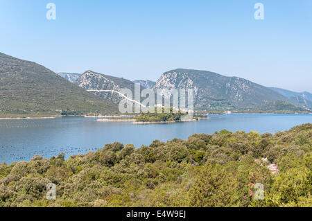 Blick auf die Stadt Mali Ston in Kroatien mit der weltbekannten Ston Wände Stockfoto