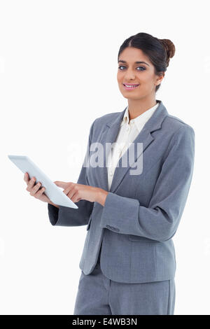 Lächelnden Verkäuferin mit Tablet-PC Stockfoto