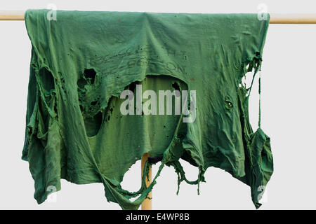 Putzlappen, schmutzigen alten Mantel auf weiß isoliert. Stockfoto