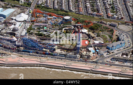 Luftaufnahme von Blackpool Pleasure Beach Stockfoto