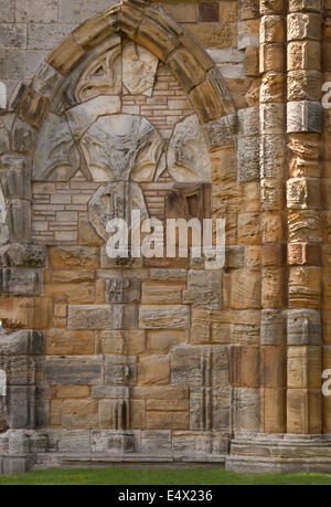 Detail des Mauerwerks in Whitby Abbey, Yorkshire, Großbritannien. Stockfoto