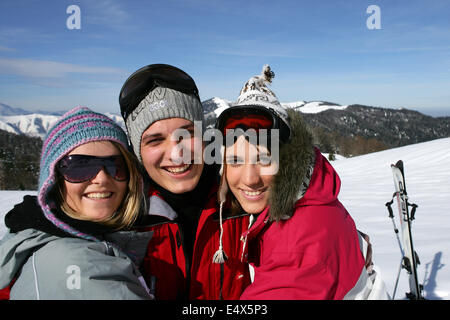 Gruppe von Freunden auf einem Ski-Urlaub Stockfoto