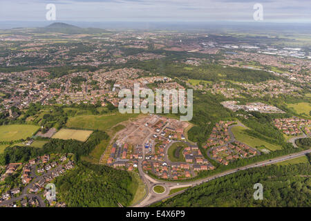 Eine Luftaufnahme, Blick nach Westen über Telford in Richtung Wrekin in der Ferne Stockfoto