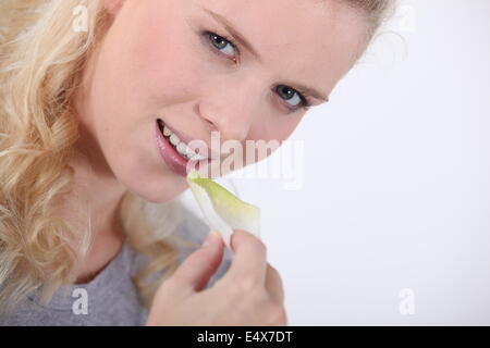 Essen eine scharfe Frau Stockfoto